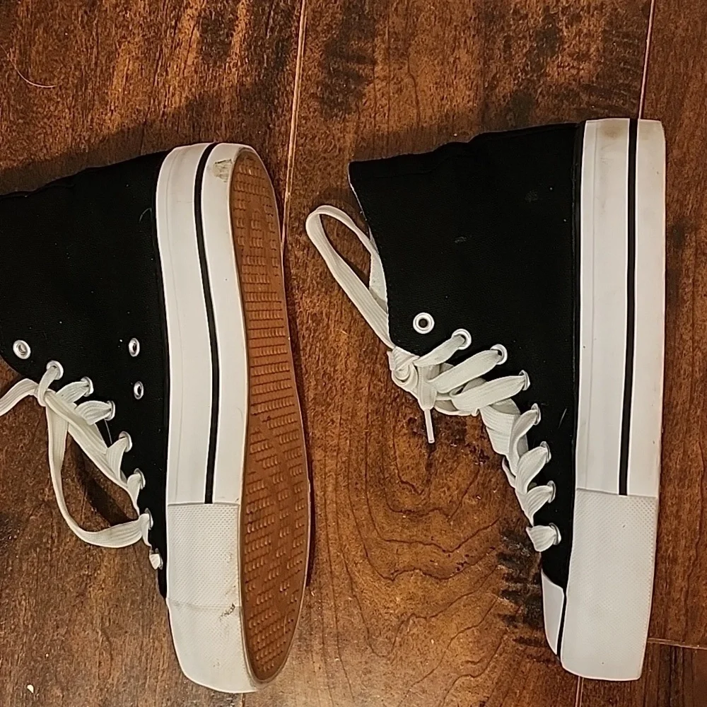 SZ 5 Black Platform High-Tops